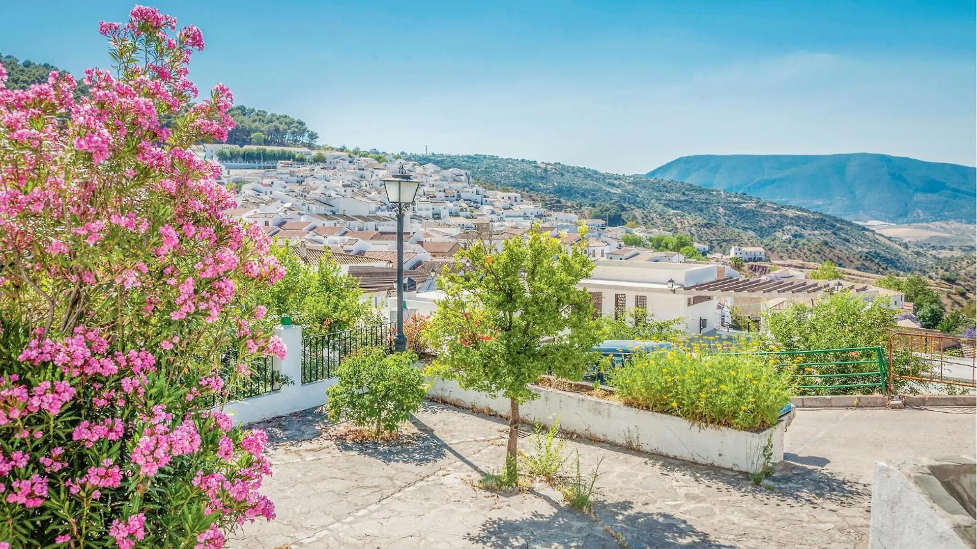 2 Bedroom Beautiful Home In El Gastor 0*,